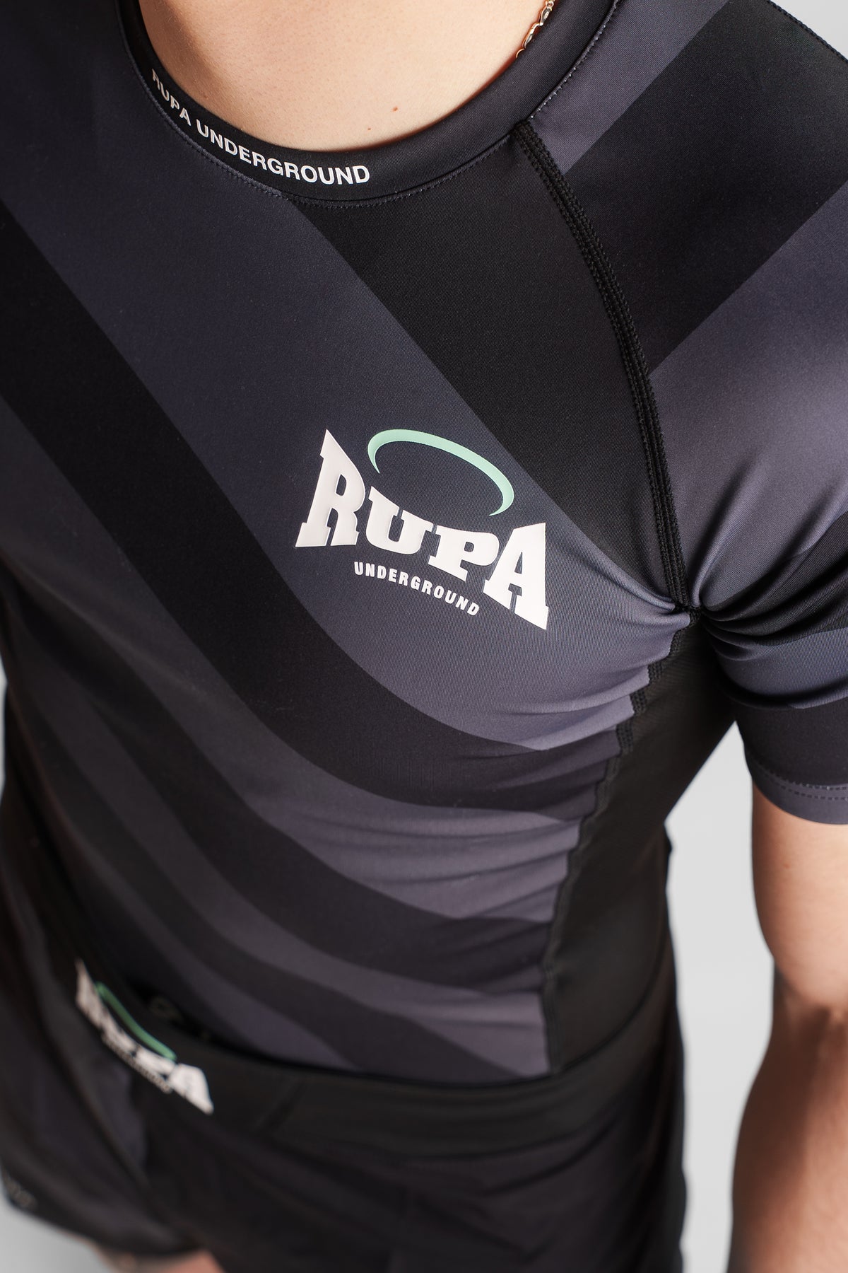 RUPA I BLKN01 I BLACK I RASHGUARD