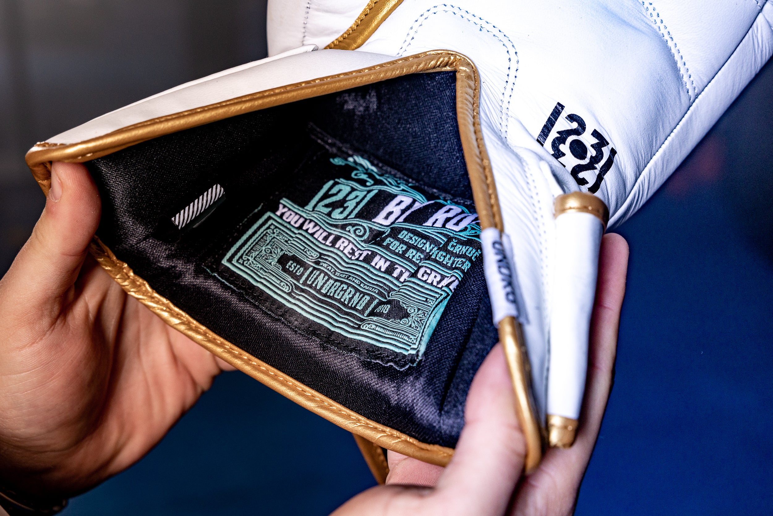RUPA 1231 I Bright White / Gold | Boxing Gloves